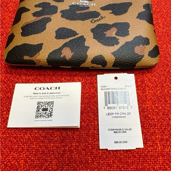 ❤️❤️New coach wristlet/wallet with leopard print❤️ - Picture 12 of 15